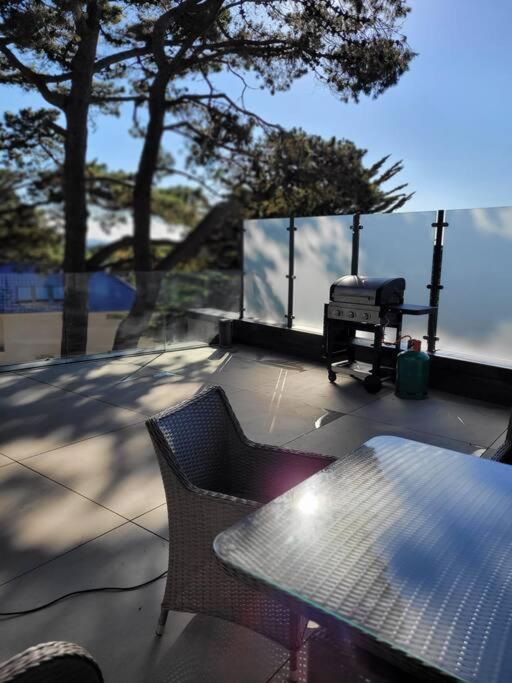Canford CliffsLuxury 3 Bed Flat With Large Terrace, Sea Views And Hot Tub公寓 外观 照片